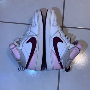 Nike court borough pink big kids